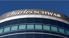 Компания Charles Schwab объявила о запуске торговли биткоином и эфиром